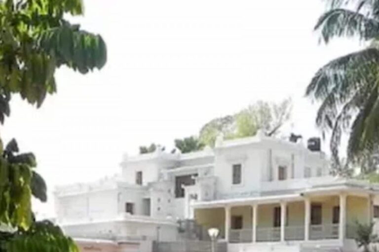 Visva Bharati University VC’s Residence Gheraoed Against Expulsion of 3 Students
