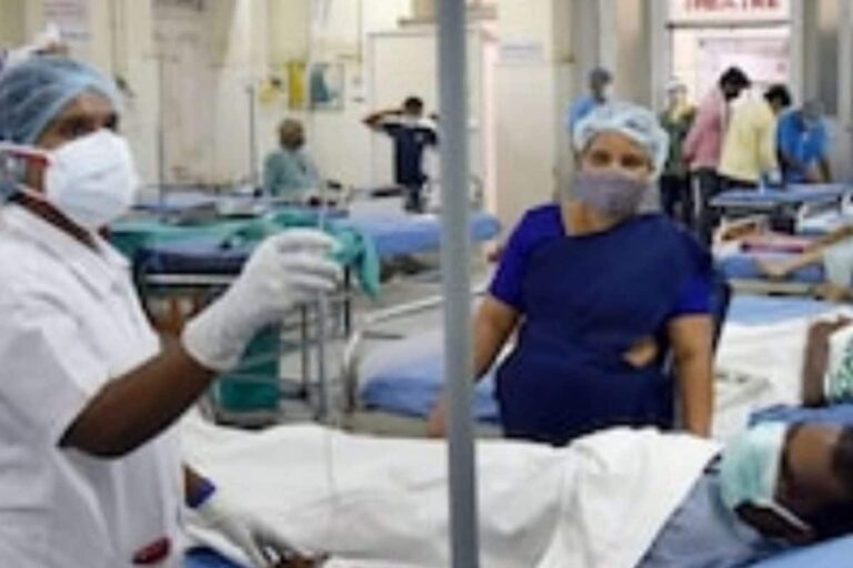 After Apocalyptic 2nd Wave, Delhi Govt Gears Up for Festive Surge, Readies Over 2 Lakh ICU Beds