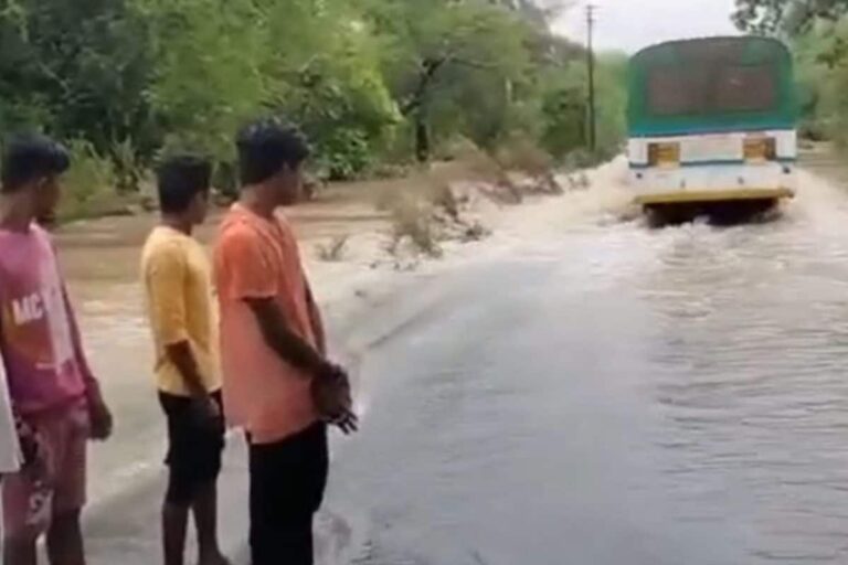 Maharashtra: Heavy Rains Lash Marathwada; Dam Water Release Causes Flooding in Beed, Latur