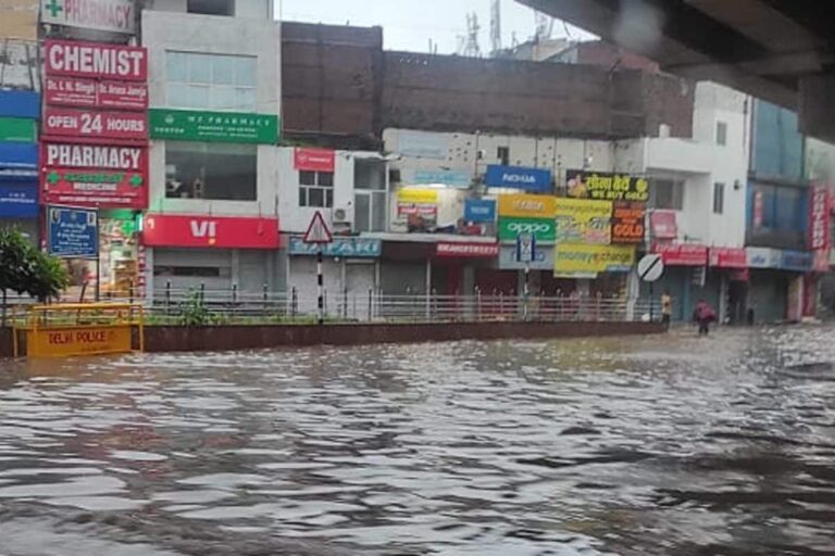 Knee-deep Water in Mahipalpur, Traffic Hit on Waterlogged Moti Bagh, RK Puram Roads as Rains Lash Delhi