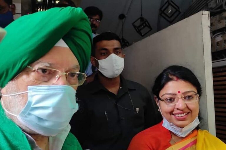 Hardeep Puri Goes on Door-to-Door Campaign for BJP’s Priyanka Tibrewal for Bhowanipore Bypoll
