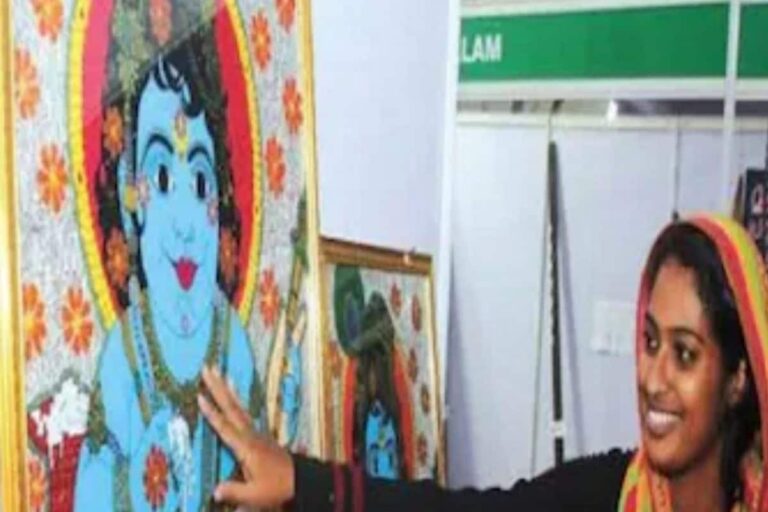 ‘No Words to Express My Happiness’: Kerala Muslim Woman Presents Her Lord Krishna Painting to Temple