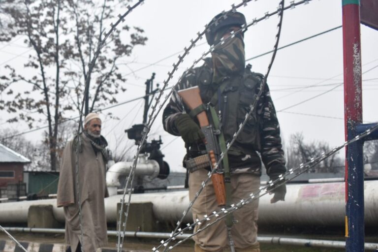 Hizbul Mujahideen Terrorist Arrested in Jammu and Kashmir’s Pulwama; Arms, Ammunition Seized