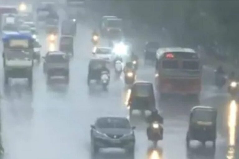 Delhi Wakes Up to Highest September Rain in 12 Years; Low-Lying Areas Flooded, Traffic Hit