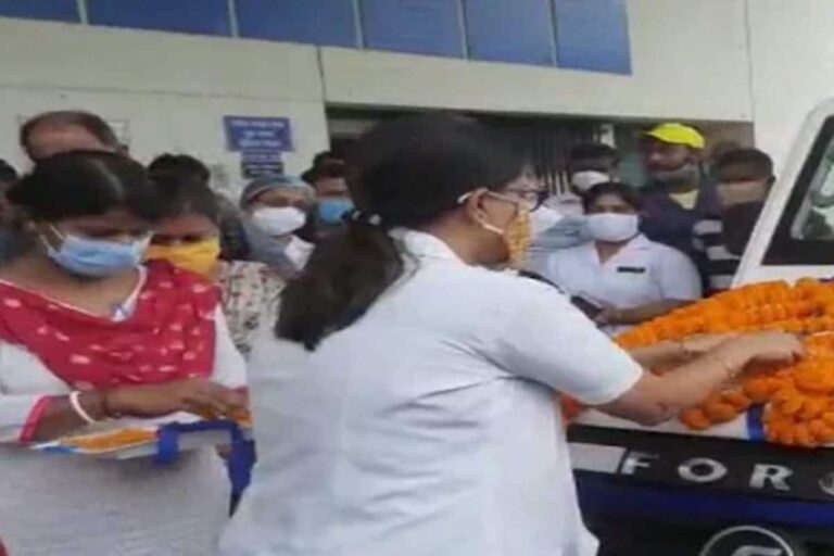 To Honour Health Worker Mother, Son Gives Ambulance to Bengal District Hospital
