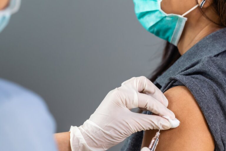 Coronavirus LIVE Updates: Switzerland Offers Free Meal For Getting a Friend Jabbed With Covid Vaccine; US Surpasses Covid Death Tally of 700,000