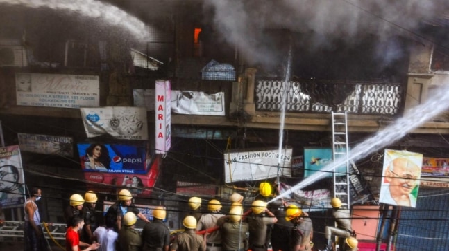 Fire rages on in Kolkata building for over 9 hrs, no casualty reported