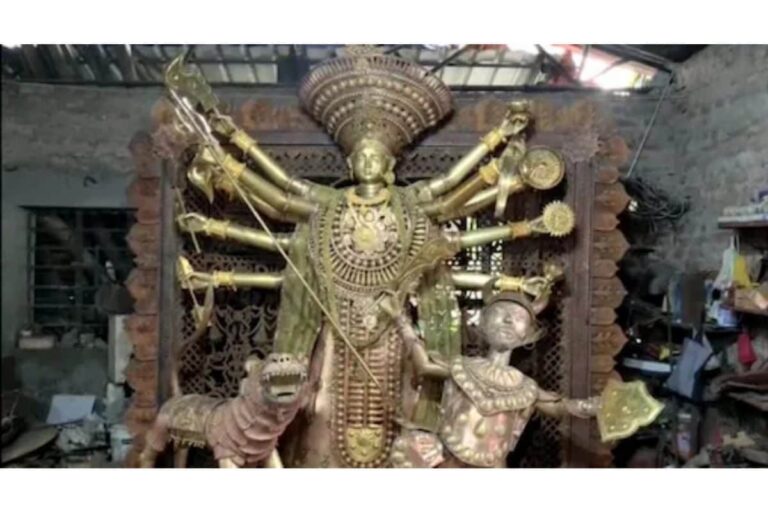 8-Foot-Tall Idol of Goddess Durga To Be Shipped to Orissa From Bengal’s Birbhum