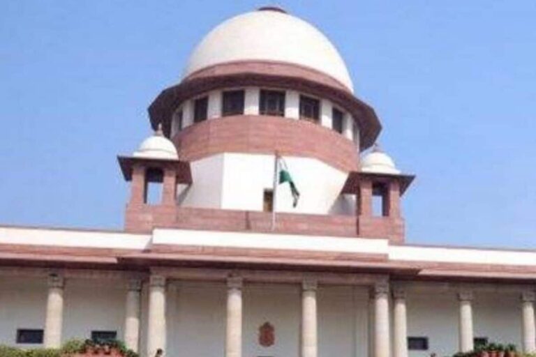 SC Seeks Centre’s Reply on PIL Claiming Aadhaar Card Being Insisted for Covid Vaccination