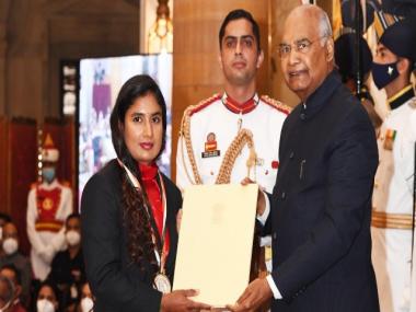 Watch: Neeraj Chopra, Mithali Raj and other athletes conferred the Khel Ratna award