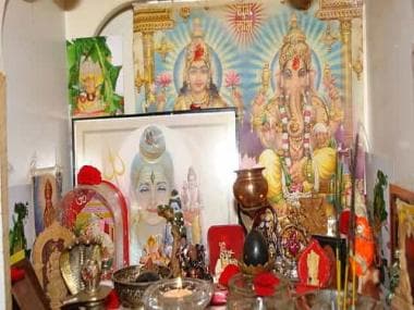How are Hindus treated in states where they are in a minority?