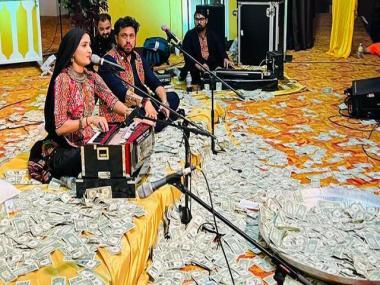 Watch: Gujarati folk singers showered with cash; raise Rs 2.5 crore for Ukrainian refugees