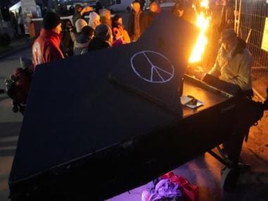 Russia Ukraine conflict: ‘Piano Man’ from Germany greets Ukrainians at Polish border with ‘We are the Champions’