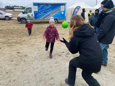 Ukrainian kid interrupts reporter's live at Poland border; watch adorable video here