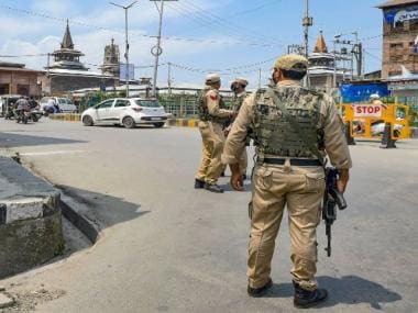 J&amp;K: Encounter in Sunjwan leads to the death of one security personnel, four injured