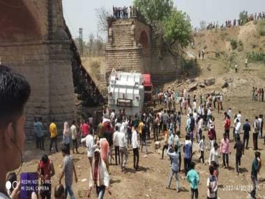 Madhya Pradesh: British-era bridge collapses in Narmadapuram, traffic hit on Bhopal-Nagpur highway; no report of injuries