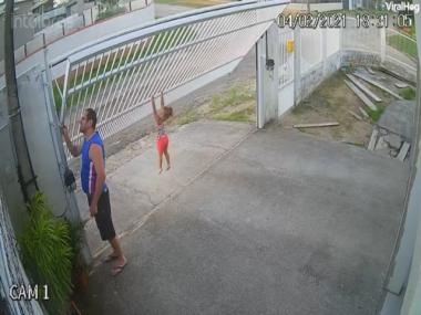 Watch: Little girl with ‘vice-like grip’ clings to gate as it rises; here’s how users reacted to hilarious clip