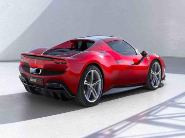 Watch video: Man crashes brand new Ferrari within 4 kilometres of ride after buying it