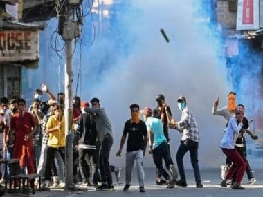 Yasin Malik’s supporters clash with police in Srinagar; Internet suspended in J&amp;K