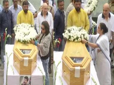 VIDEO: West Bengal police accord gun salute to KK, Mamata Banerjee consoles singer’s wife, children