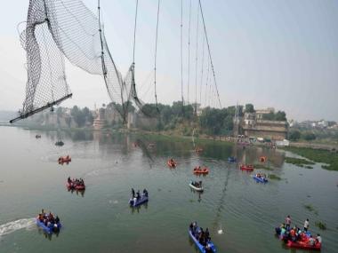 Who was responsible for the renovation of Gujarat’s Morbi bridge?