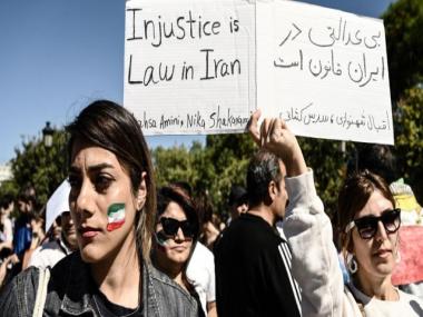 ‘Protestors facing guns to end Islamic regime’, says Iranian journalist