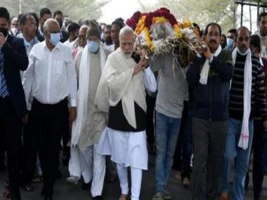 WATCH  Prime Minister Narendra Modi carries mortal remains of mother Hiraben