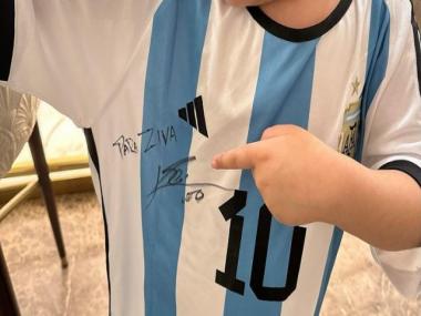 ‘Like father, like daughter’: MS Dhoni’s daughter Ziva poses with Lionel Messi-signed Argentina jersey; see photo