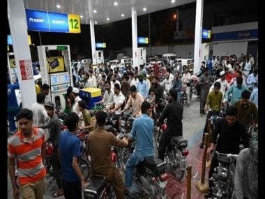 Pakistan: Ishaq Dar announces 35-rupee hike in prices of petrol and diesel
