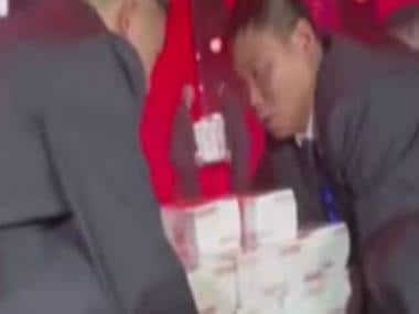 Chinese company piles $9 million to give staff bonuses, video of cash ‘mountain’ goes viral