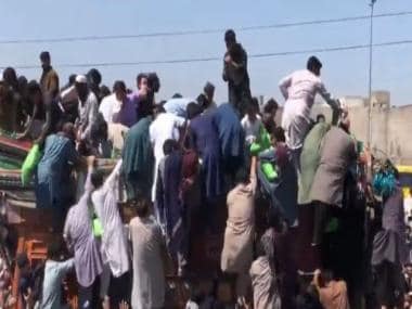 WATCH: Food war in Pakistan as hungry citizens loot flour truck in Peshawar