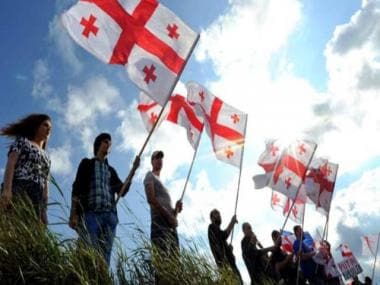 Georgia: Thousands rally against government